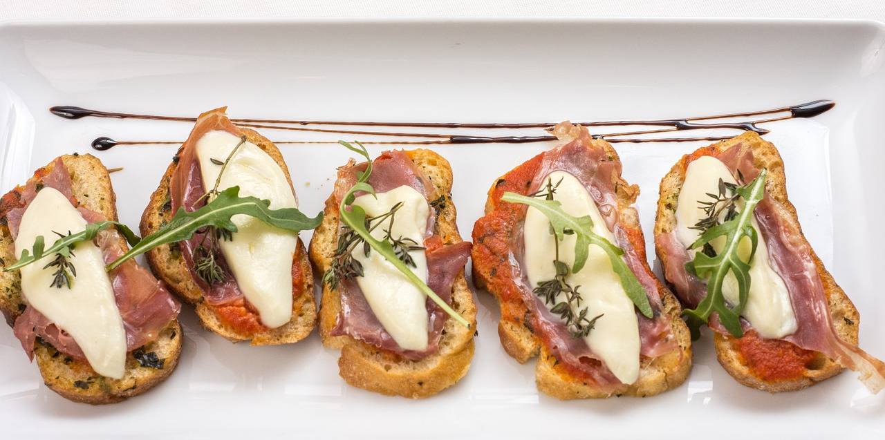 Bruschetta so slaninou a syrom