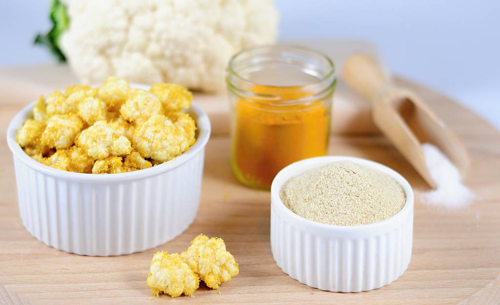 Raw karfiolový popcorn