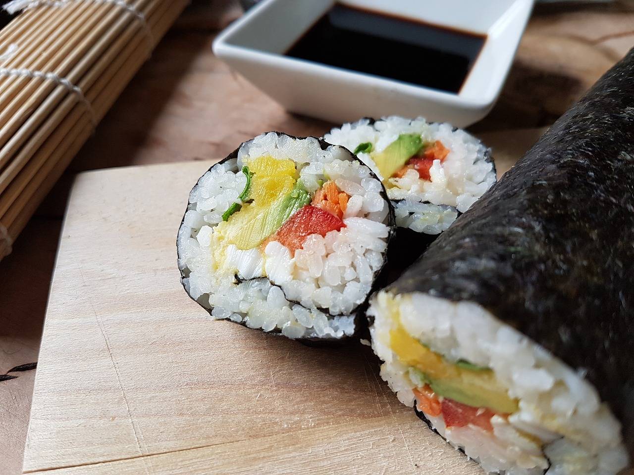 Sushi maki s avokádom
